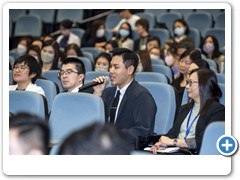Questions from the audience to the keynote speaker. 